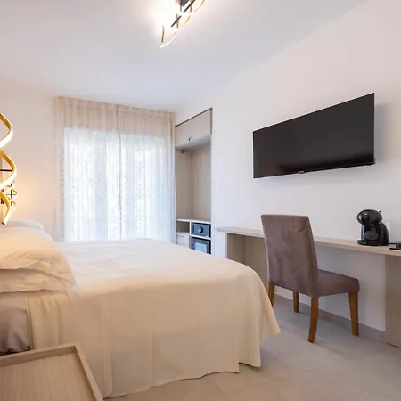 Living Guest house 3*